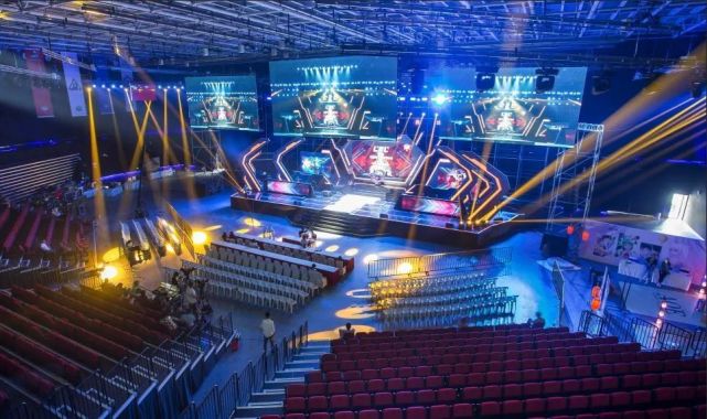 熊抱莫兰特 熊抱莫兰特