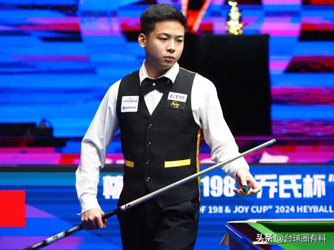 肘击漏判红 肘击漏判红