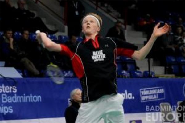 肘击漏判红 肘击漏判红